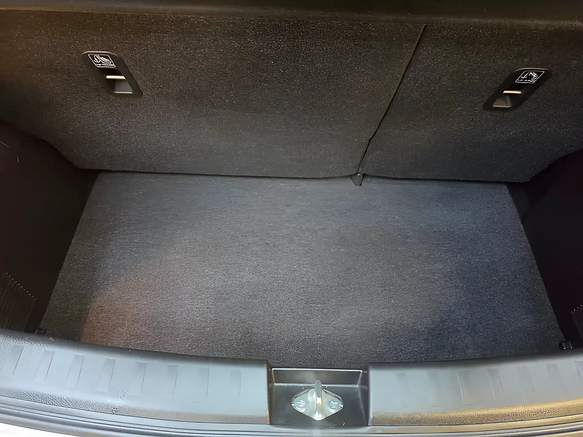 Used 2015 Suzuki Swift SZ2 White - Interior and Exterior details 19