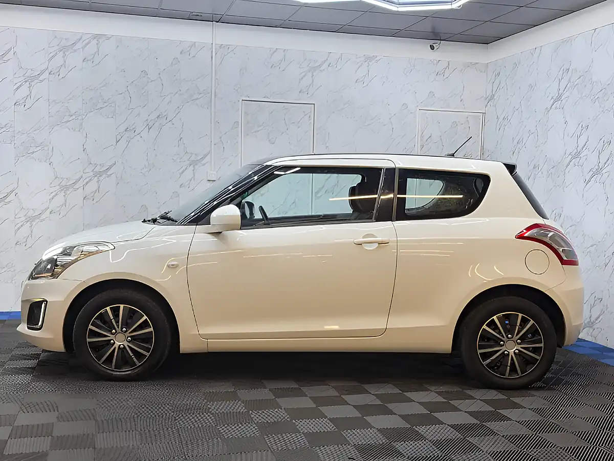 Used 2015 Suzuki Swift SZ2 White - Interior and Exterior details 8