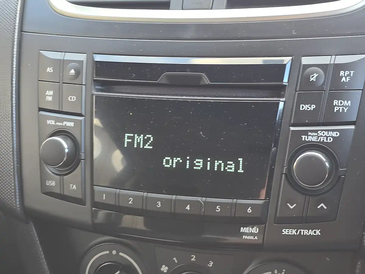 Used 2015 Suzuki Swift SZ2 White - Interior and Exterior details 10