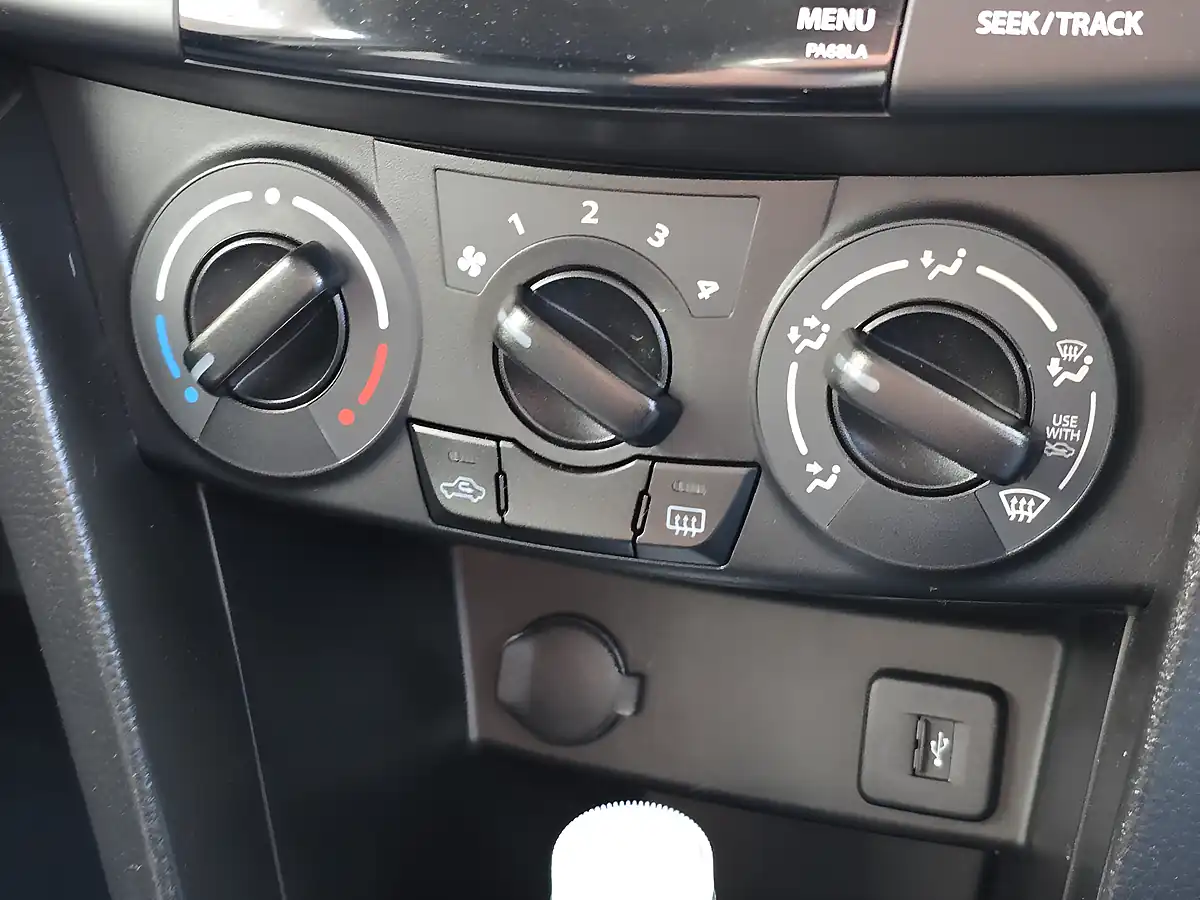 Used 2015 Suzuki Swift SZ2 White - Interior and Exterior details 11