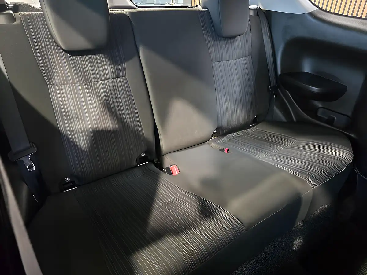 Used 2015 Suzuki Swift SZ3 Black - Interior and Exterior details 13
