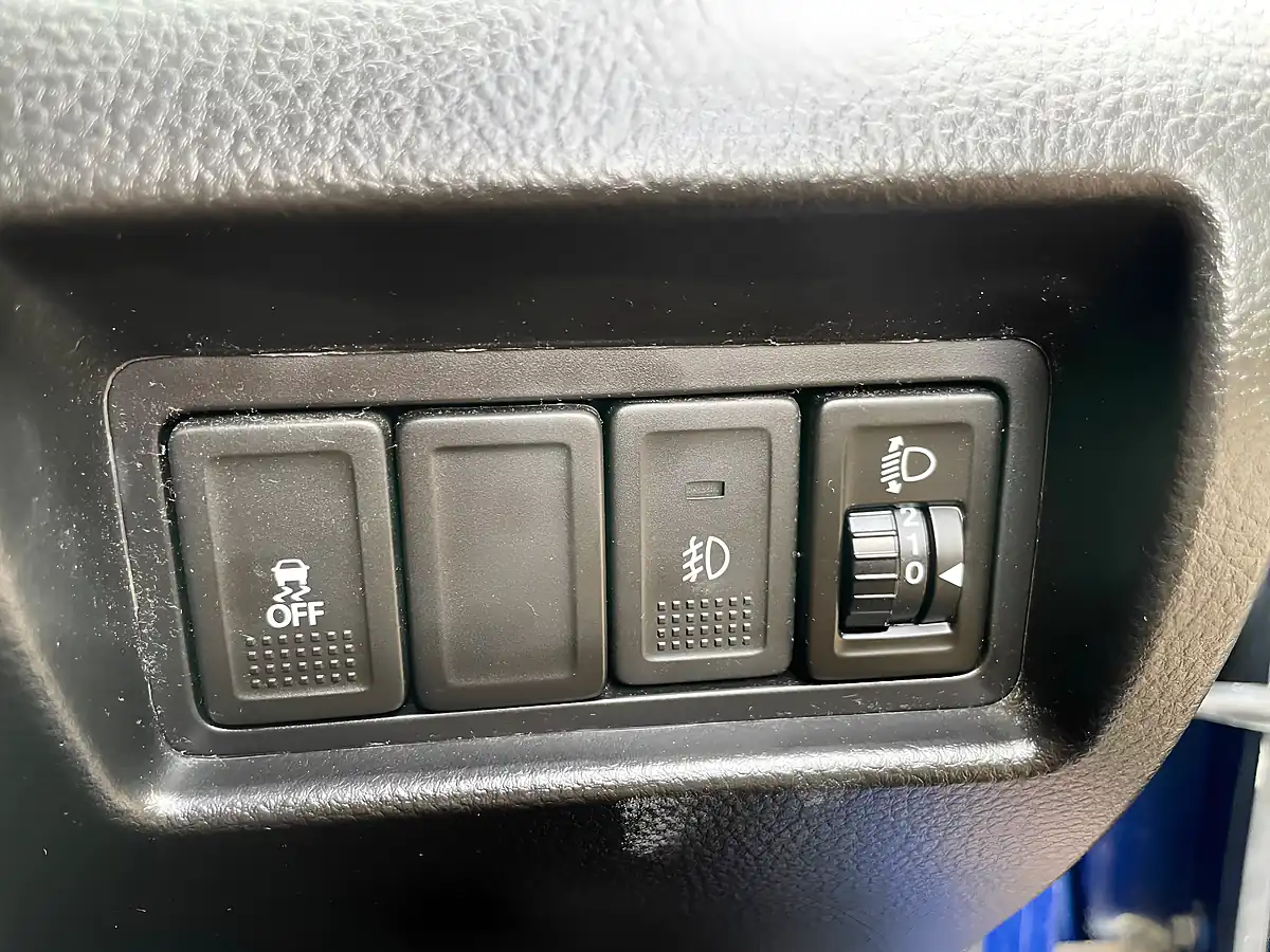 Used 2015 Suzuki Swift SZ3 Blue - Interior and Exterior details 16