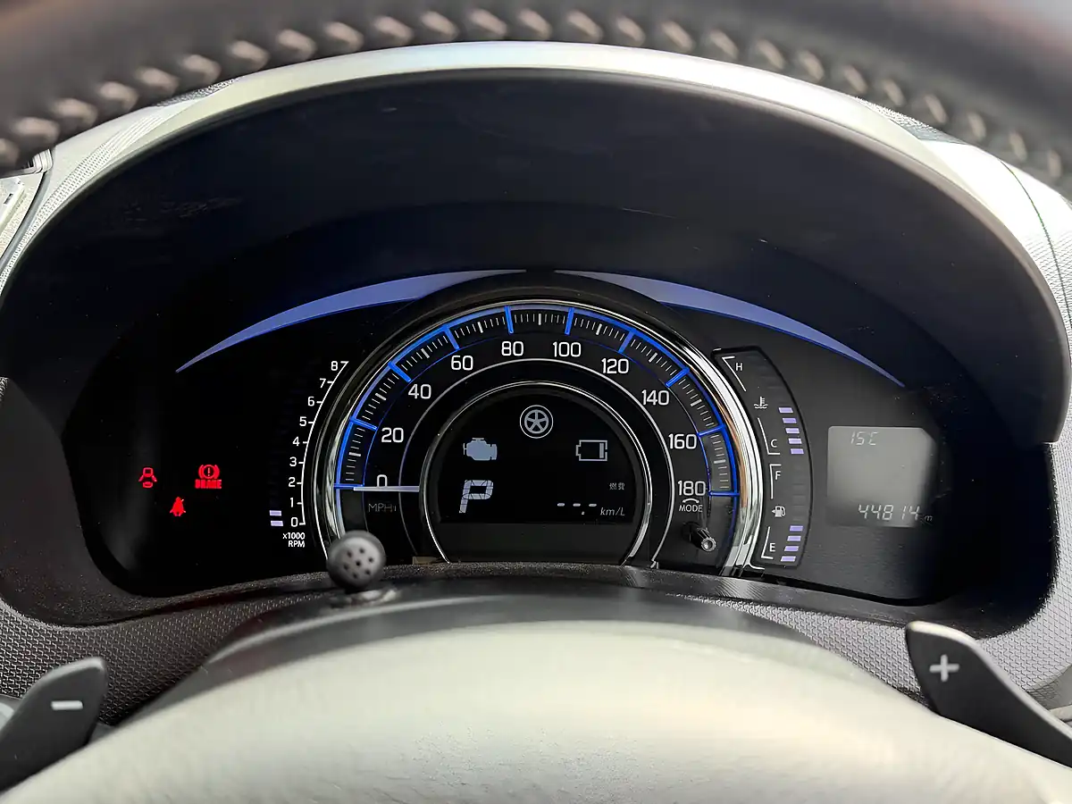 Used 2015 Suzuki Swift SZ4 Silver - Interior and Exterior details 15