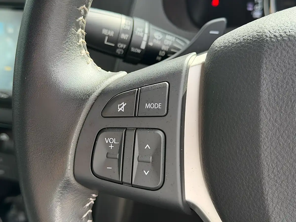 Used 2015 Suzuki Swift SZ4 Silver - Interior and Exterior details 16