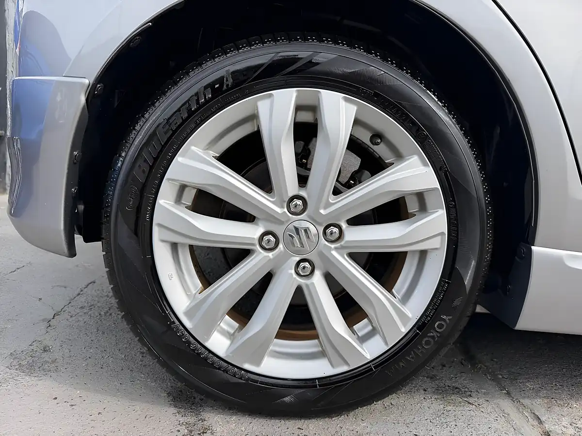 Used 2015 Suzuki Swift SZ4 Silver - Interior and Exterior details 19