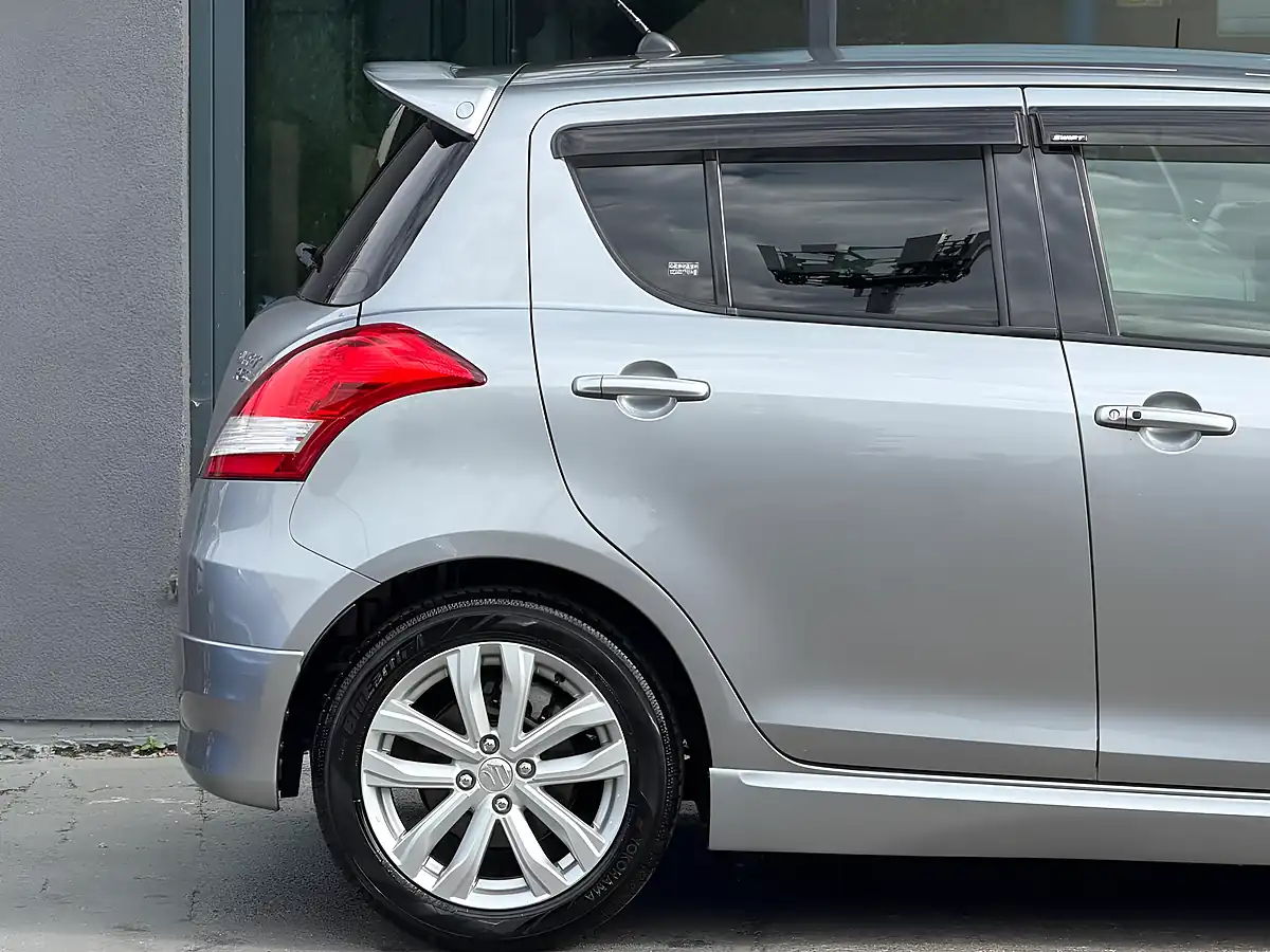 Used 2015 Suzuki Swift SZ4 Silver - Interior and Exterior details 7