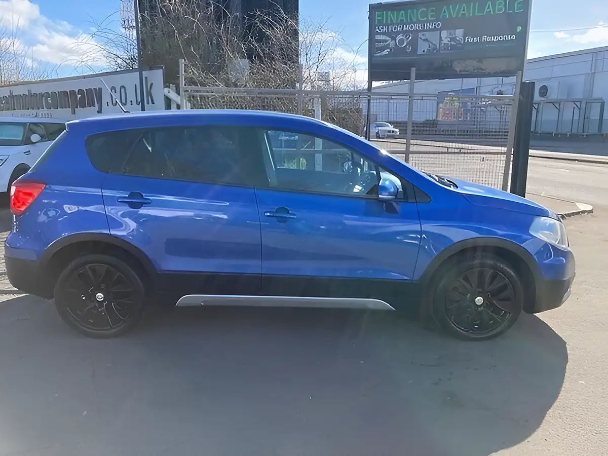 Used 2015 Suzuki SX4 S-Cross Sz-T Blue - Interior and Exterior details 7