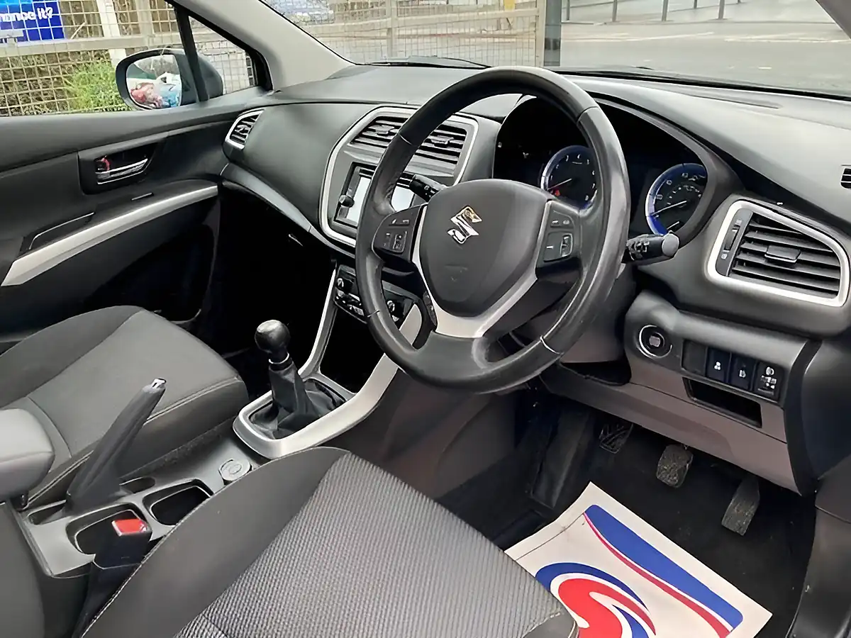 Used 2015 Suzuki SX4 S-Cross Sz-T Blue - Interior and Exterior details 9