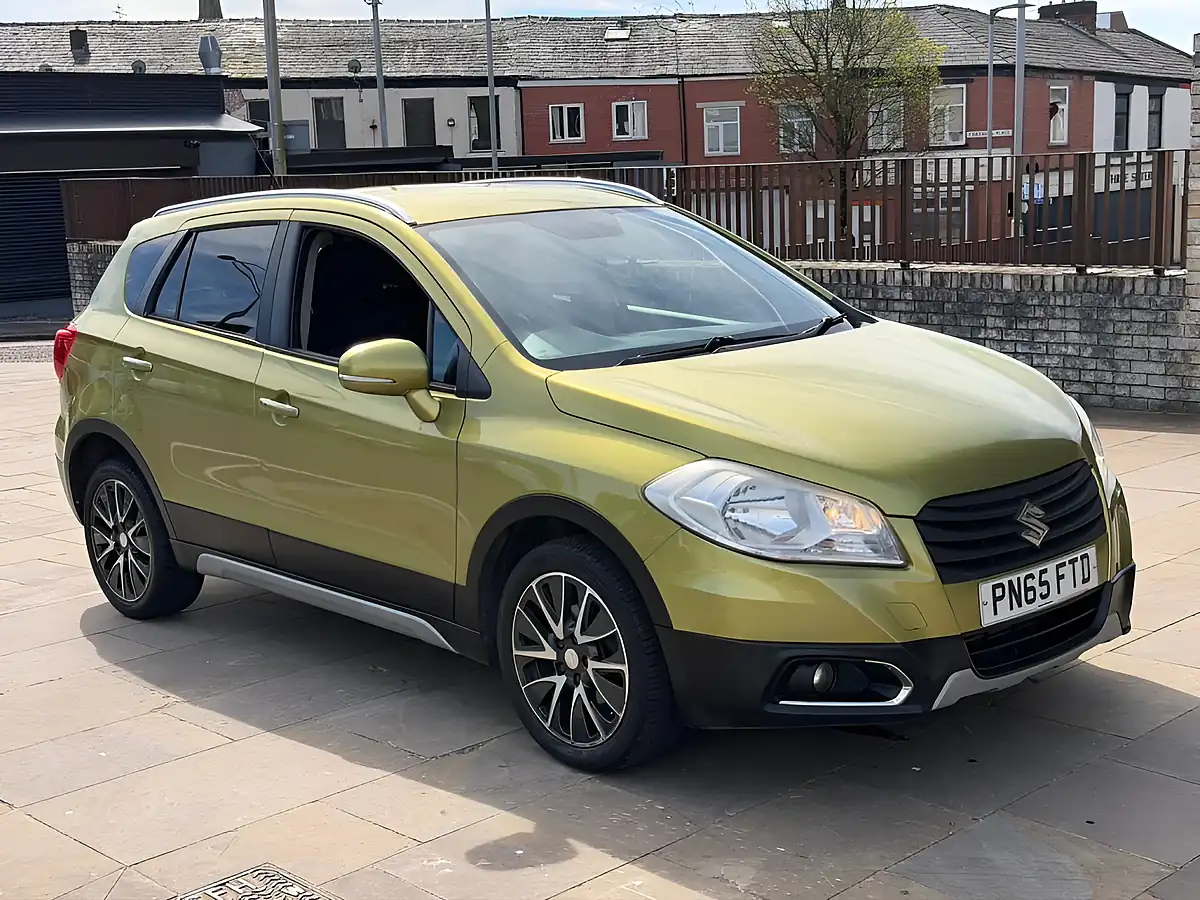 Used 2015 Suzuki SX4 S-Cross Sz-T Green - Front View