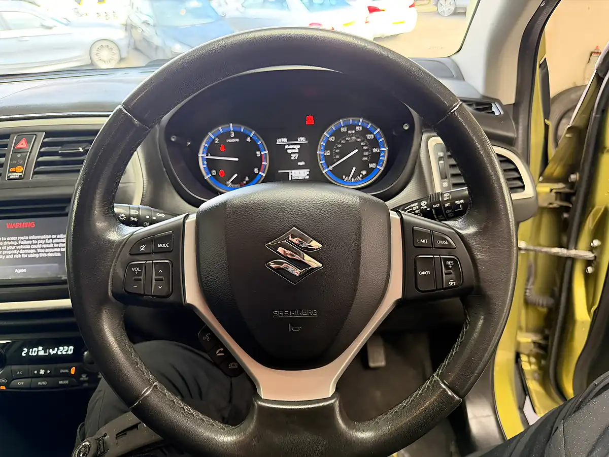 Used 2015 Suzuki SX4 S-Cross Sz-T Green - Interior and Exterior details 12