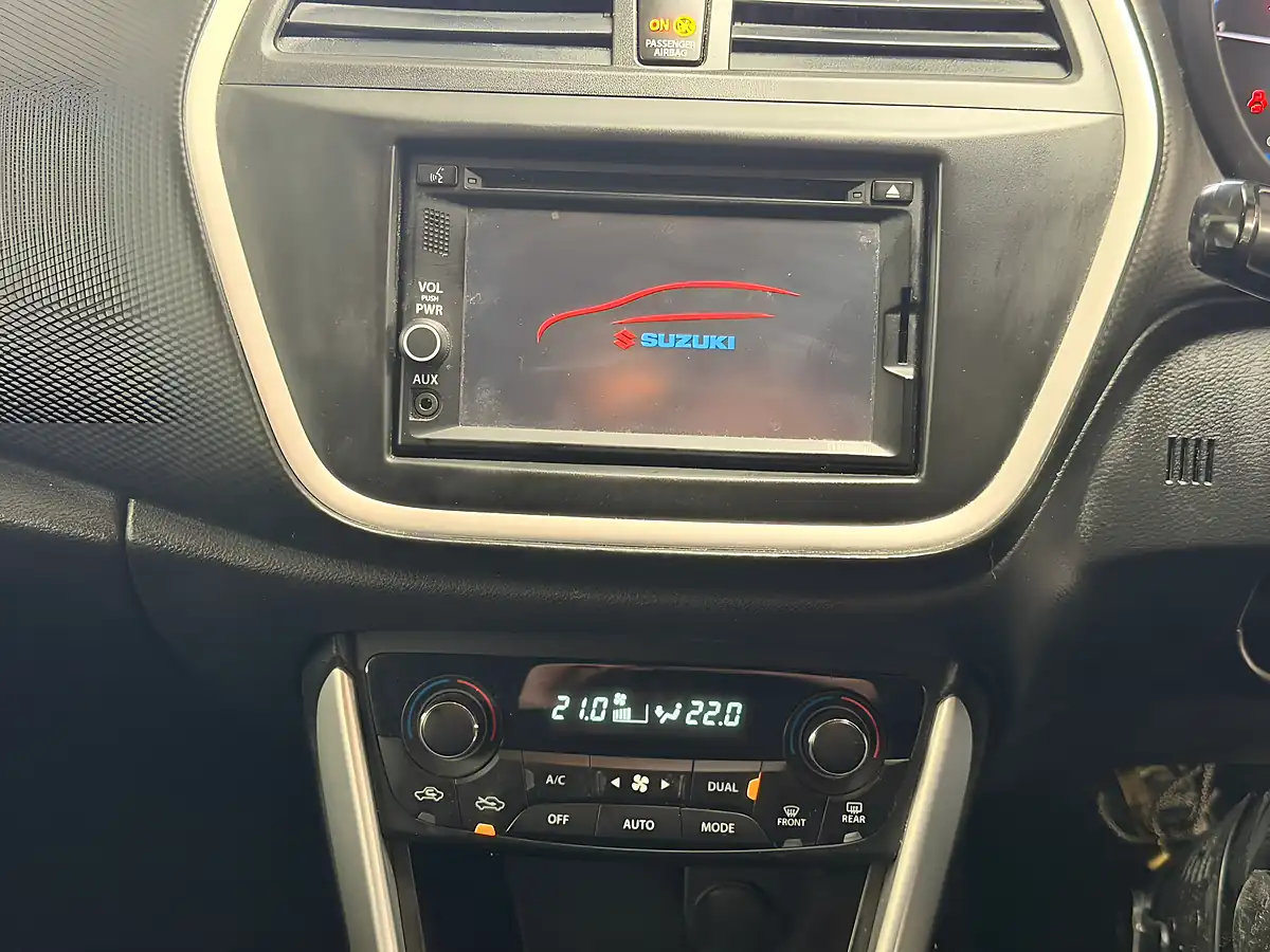 Used 2015 Suzuki SX4 S-Cross Sz-T Green - Interior and Exterior details 13