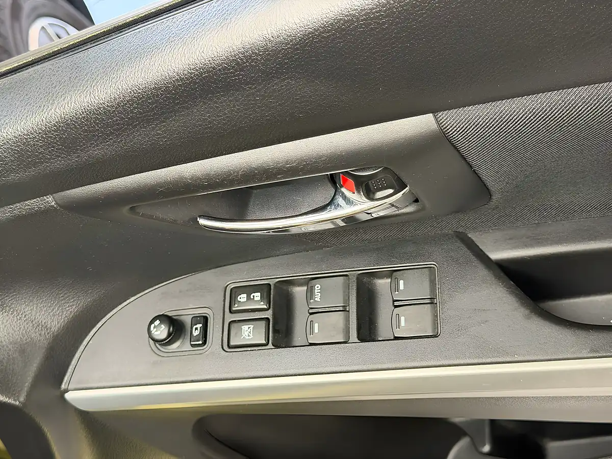 Used 2015 Suzuki SX4 S-Cross Sz-T Green - Interior and Exterior details 18