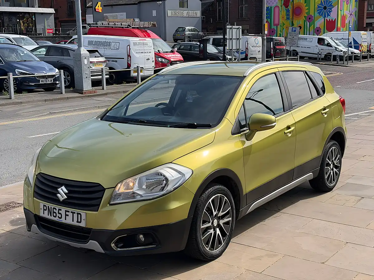 Used 2015 Suzuki SX4 S-Cross Sz-T Green - Interior and Exterior details 4