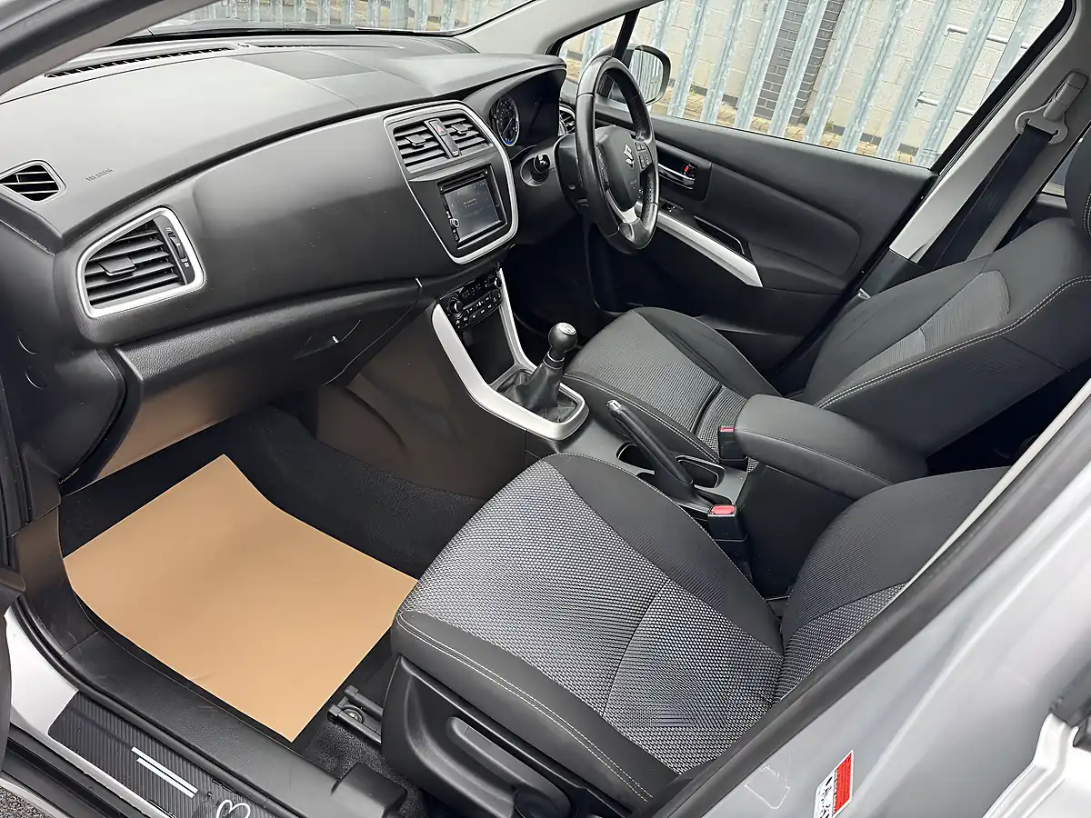 Used 2015 Suzuki SX4 S-Cross Sz-T Silver - Interior and Exterior details 10