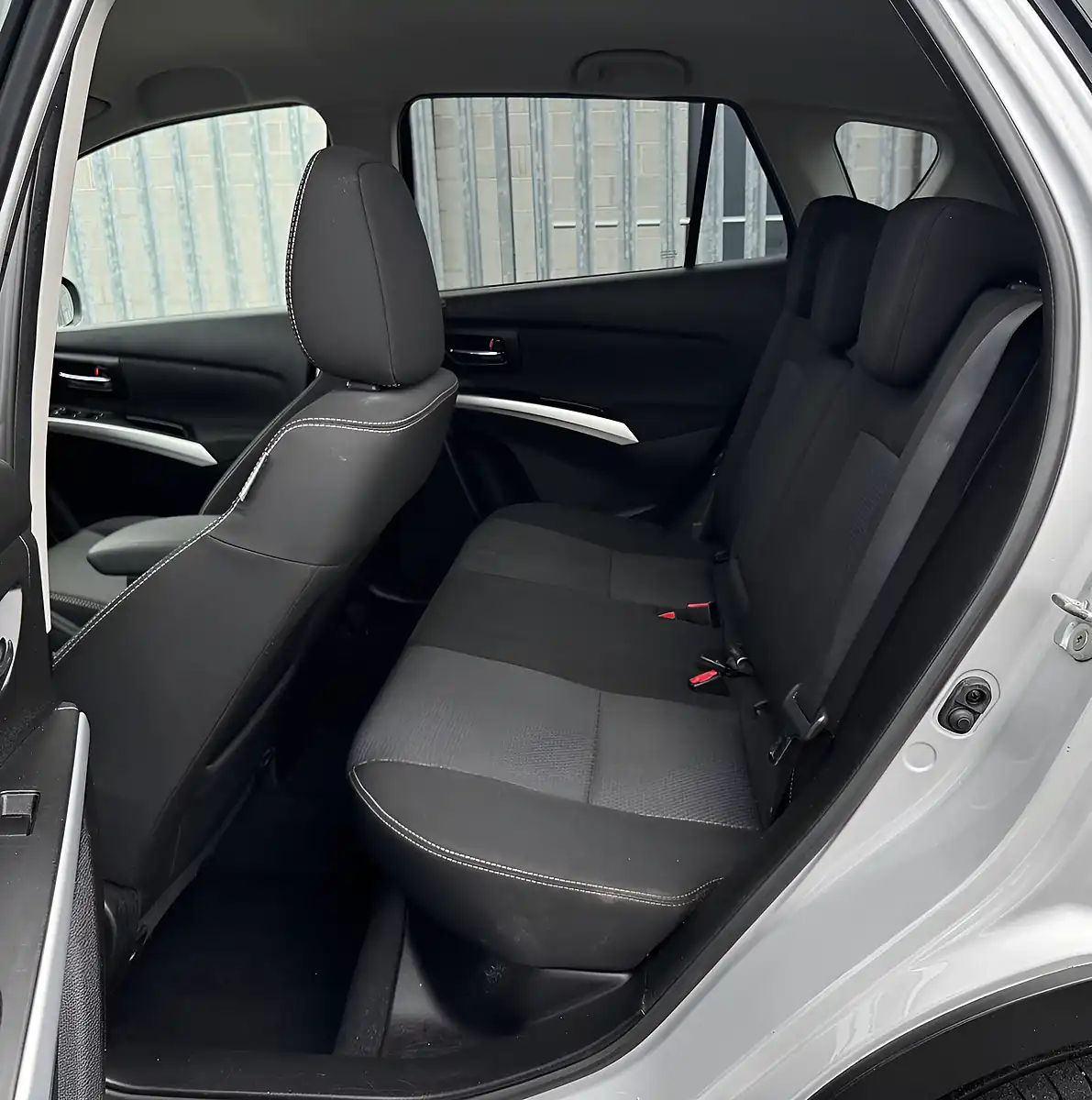 Used 2015 Suzuki SX4 S-Cross Sz-T Silver - Interior and Exterior details 11