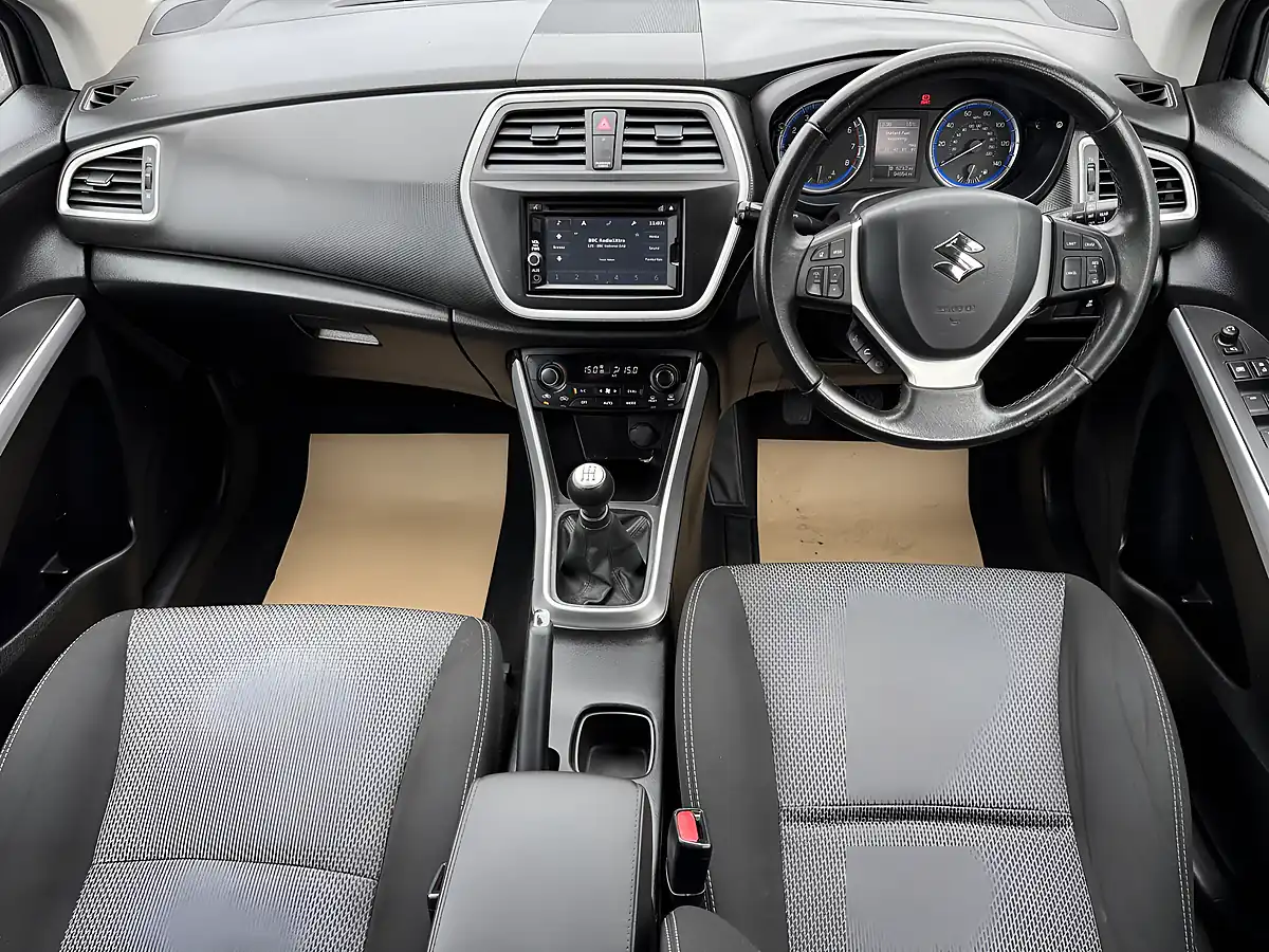 Used 2015 Suzuki SX4 S-Cross Sz-T Silver - Interior and Exterior details 13