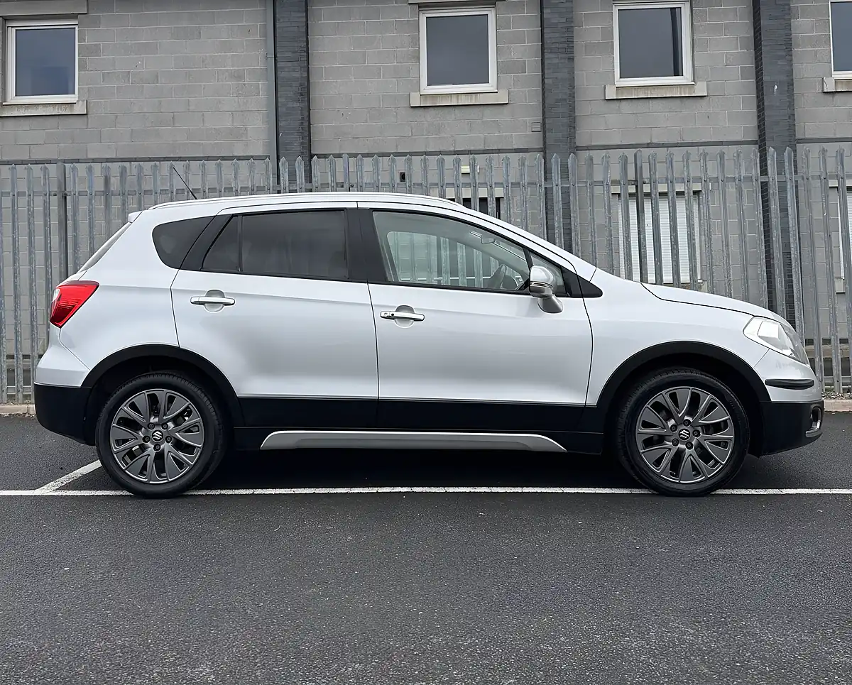 Used 2015 Suzuki SX4 S-Cross Sz-T Silver - Interior and Exterior details 7