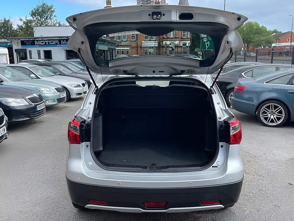 Used 2015 Suzuki Sx4 S-Cross Sz-T Silver - Interior and Exterior details 8