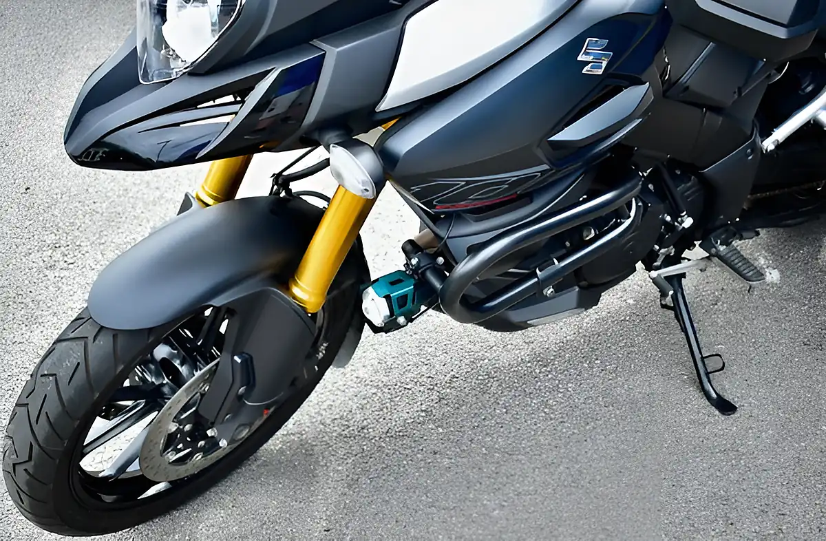 Used 2015 Suzuki V-Strom 1000 Adventure Black - Interior and Exterior details 14