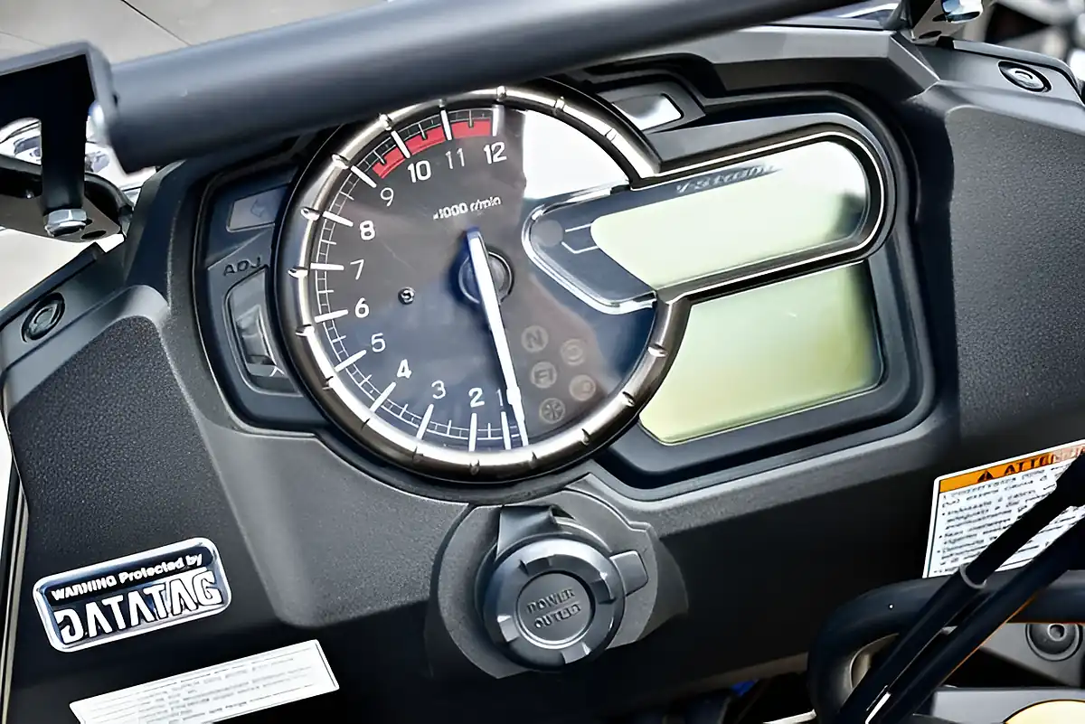 Used 2015 Suzuki V-Strom 1000 Adventure Black - Interior and Exterior details 17