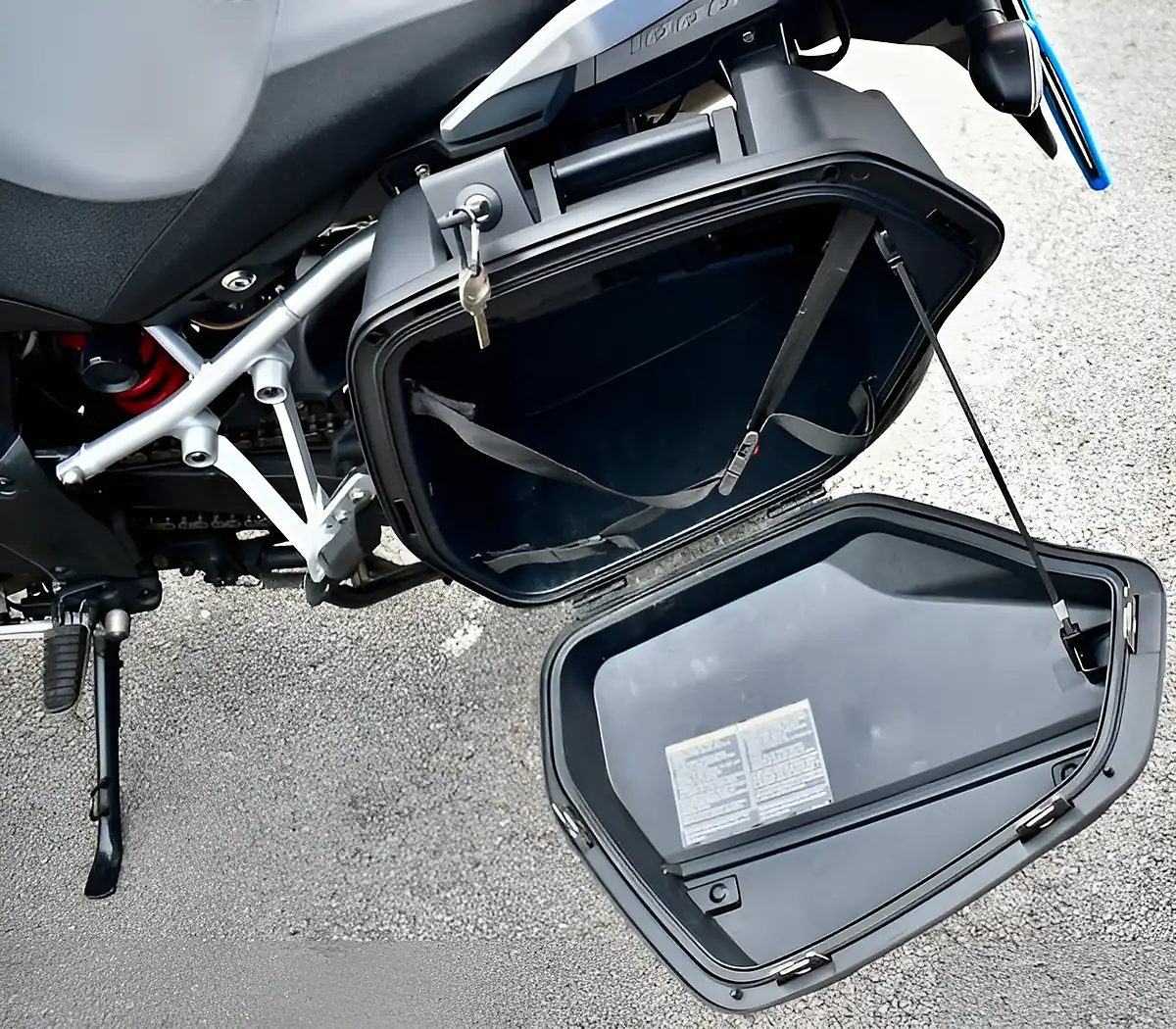 Used 2015 Suzuki V-Strom 1000 Adventure Black - Interior and Exterior details 20