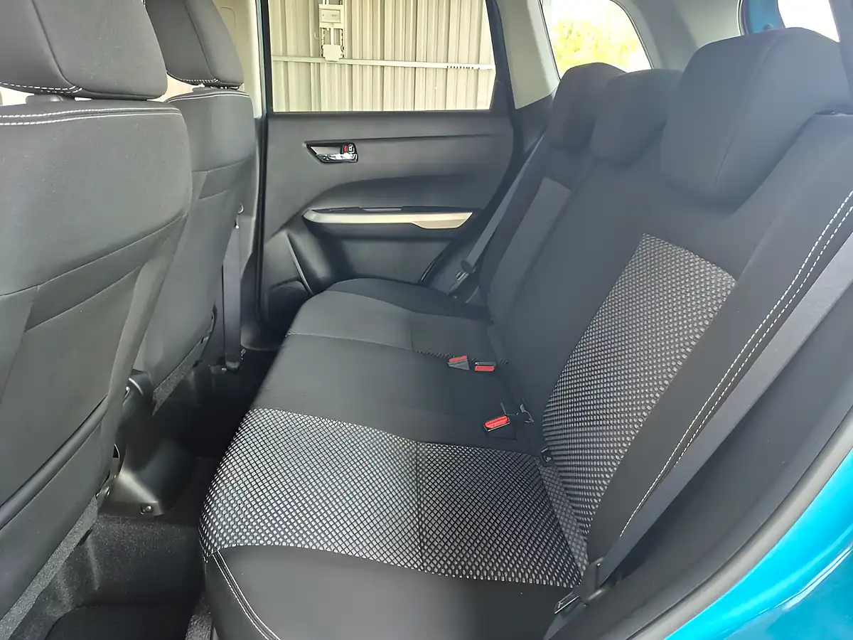 Used 2015 Suzuki Vitara Sz-T Blue - Interior and Exterior details 14