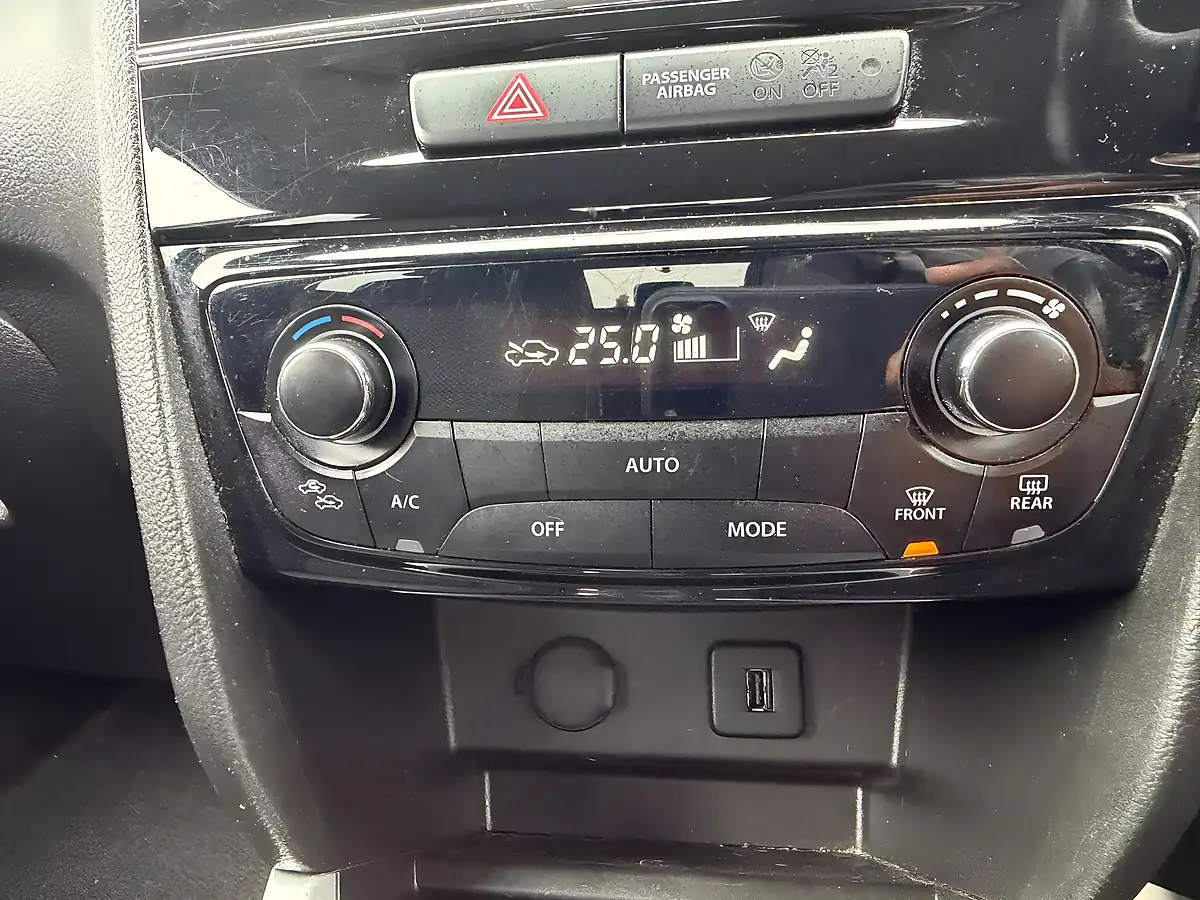 Used 2015 Suzuki Vitara Sz-T Blue - Interior and Exterior details 13