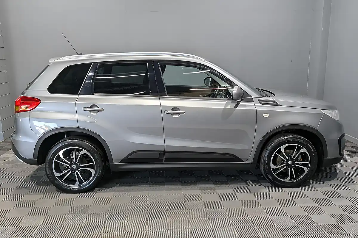Used 2015 Suzuki Vitara Sz-T Grey - Interior and Exterior details 8