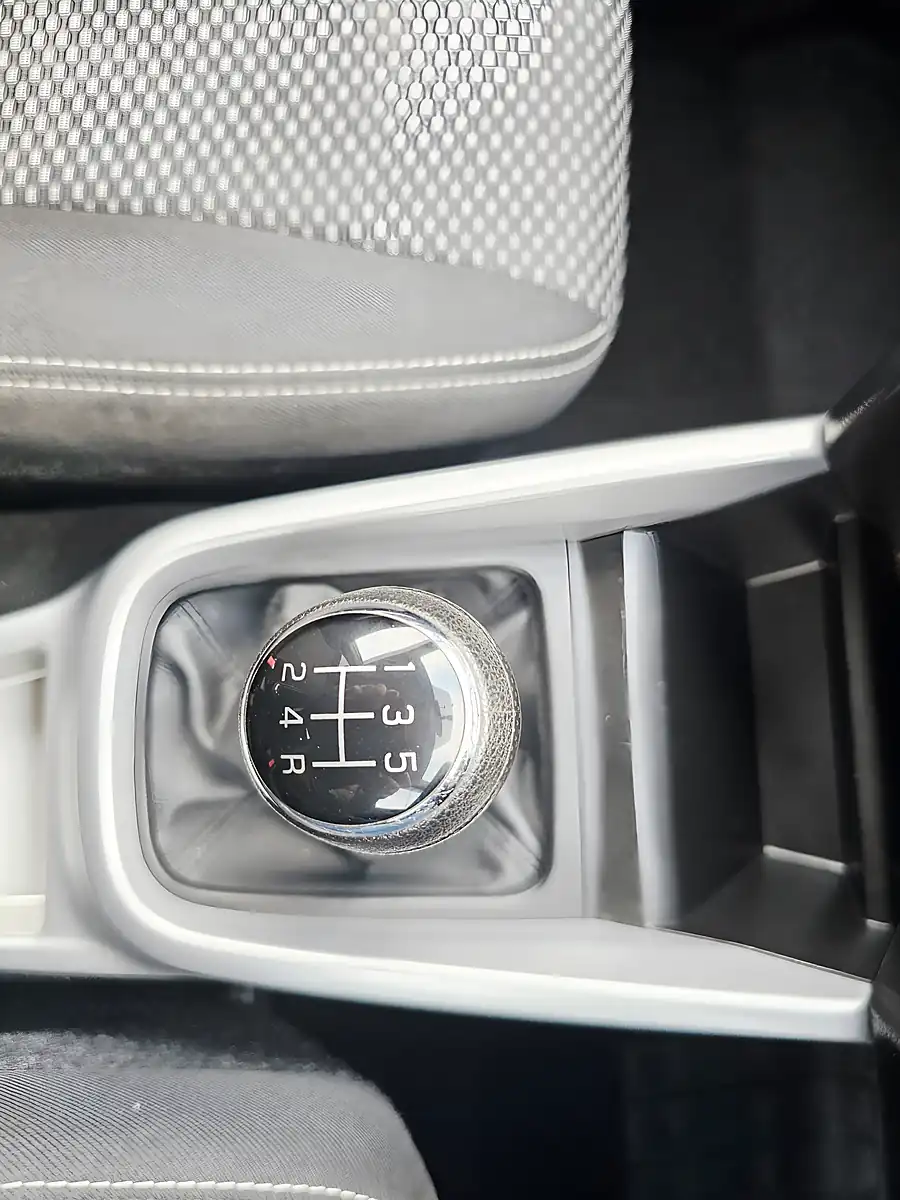 Used 2015 Suzuki Vitara Sz-T Silver - Interior and Exterior details 11