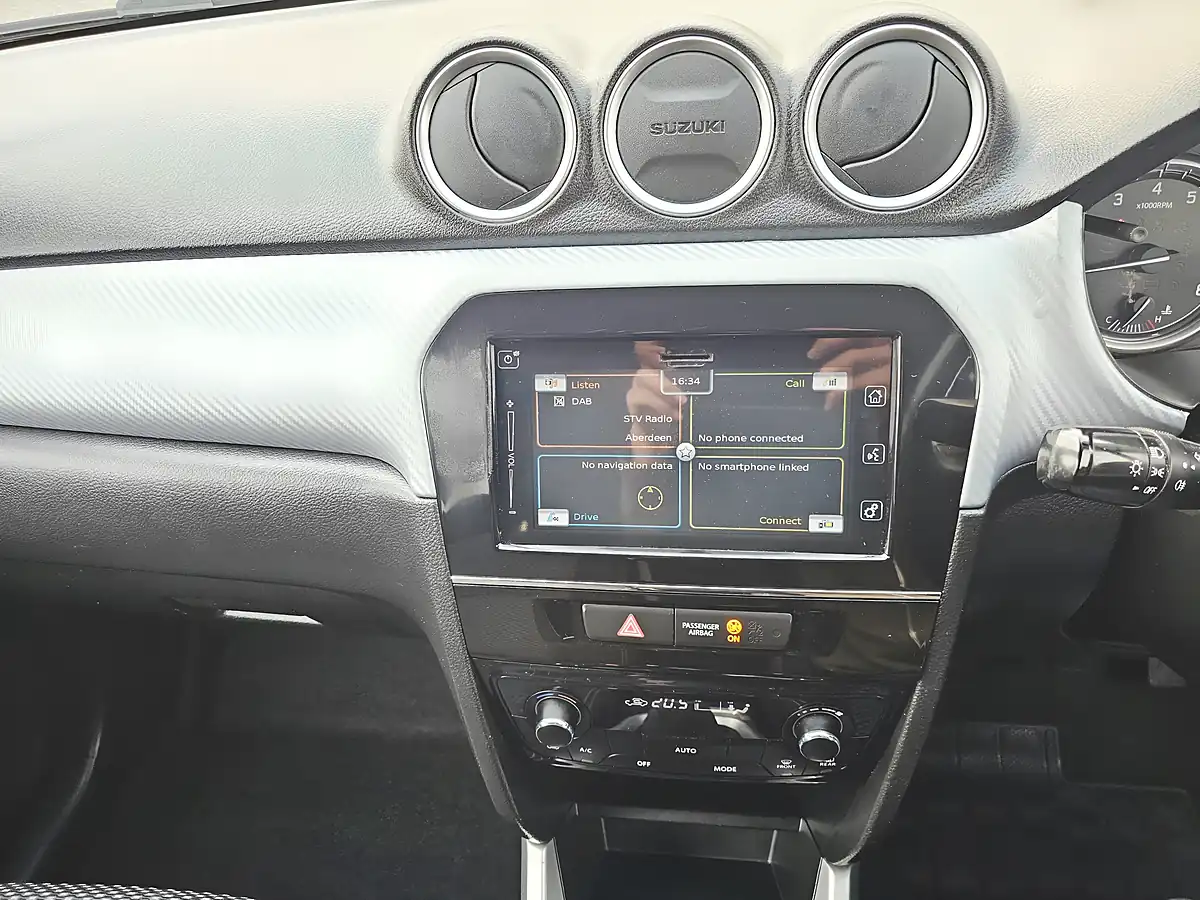 Used 2015 Suzuki Vitara Sz-T Silver - Interior and Exterior details 12