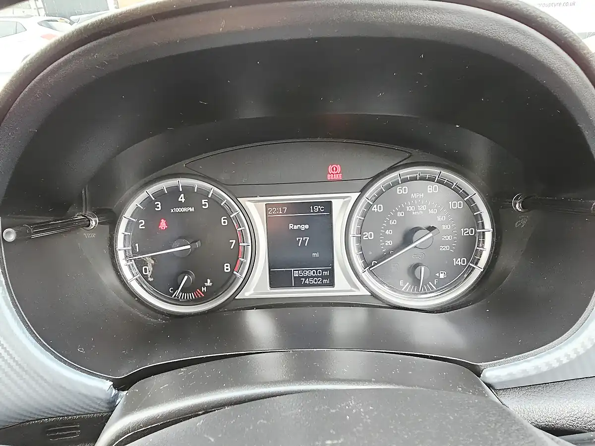 Used 2015 Suzuki Vitara Sz-T Silver - Interior and Exterior details 14