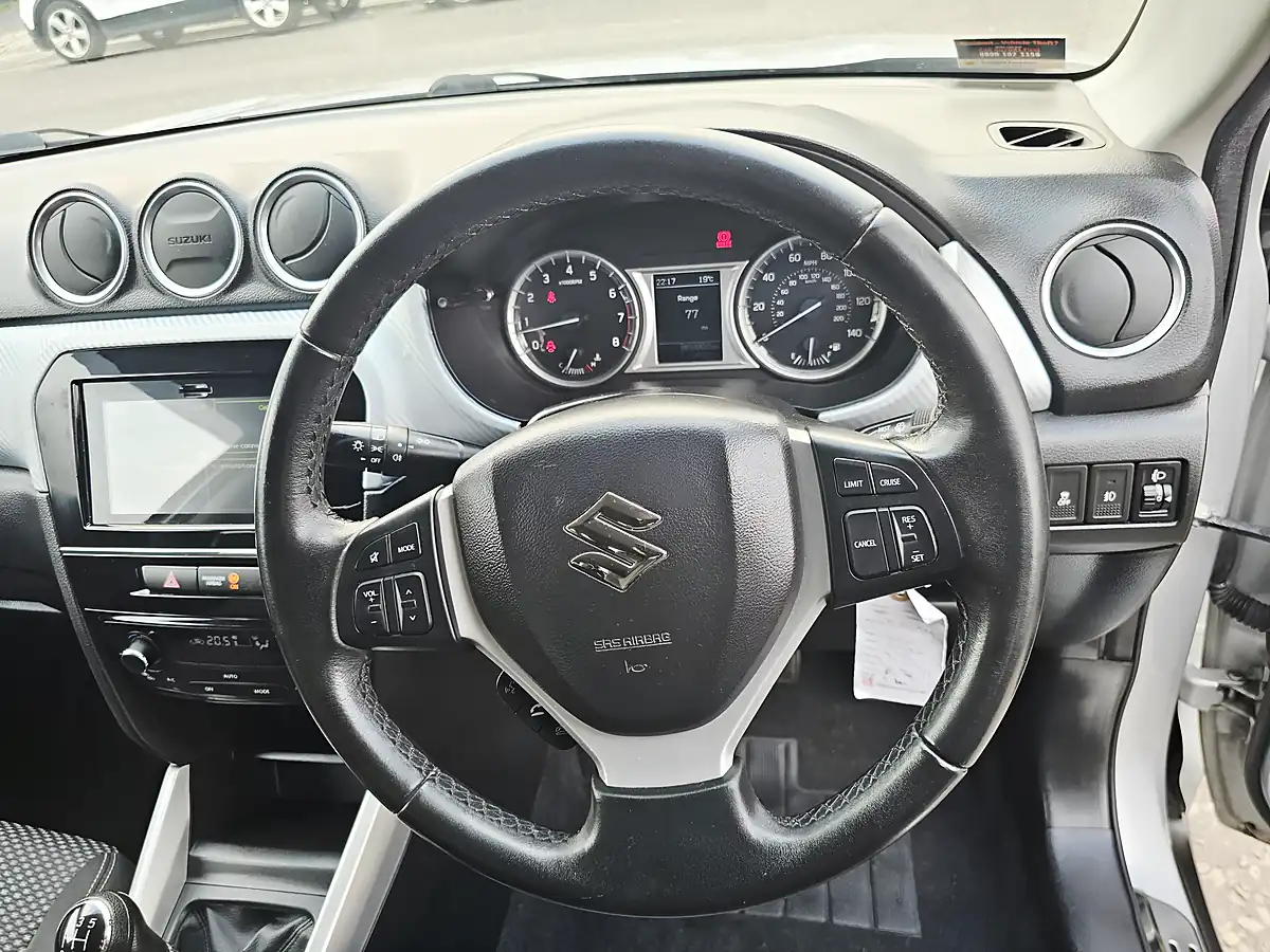 Used 2015 Suzuki Vitara Sz-T Silver - Interior and Exterior details 15