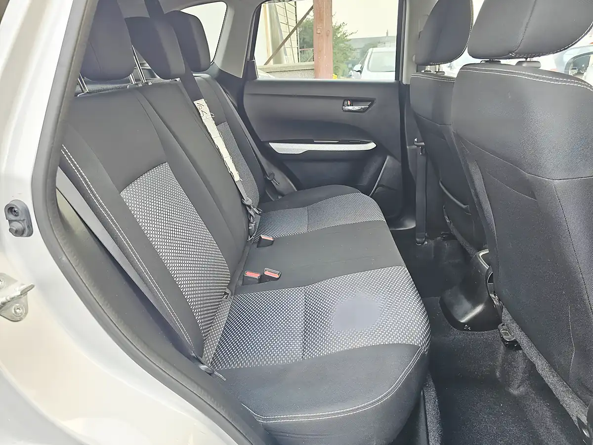 Used 2015 Suzuki Vitara Sz-T Silver - Interior and Exterior details 8