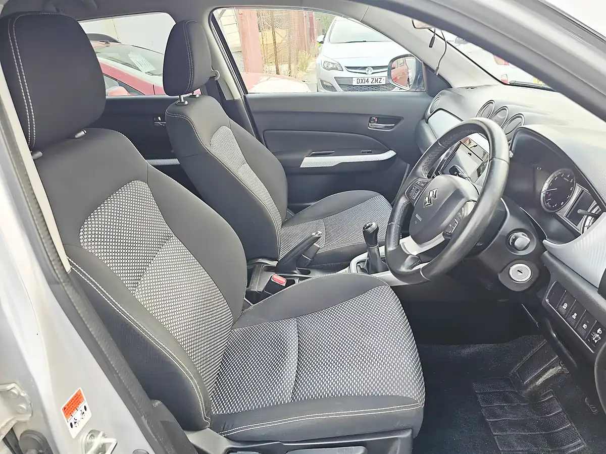 Used 2015 Suzuki Vitara Sz-T Silver - Interior and Exterior details 9