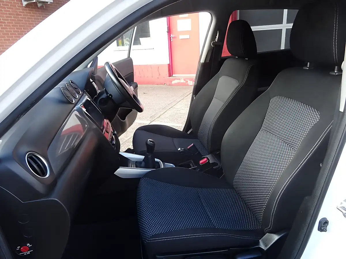 Used 2015 Suzuki Vitara Sz-T White - Interior and Exterior details 12