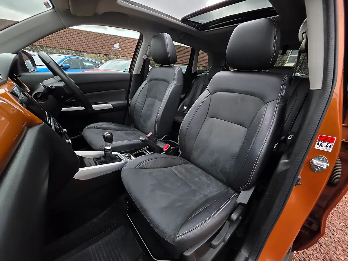 Used 2015 Suzuki Vitara SZ5 Horizon Orange Metallic - Interior and Exterior details 10