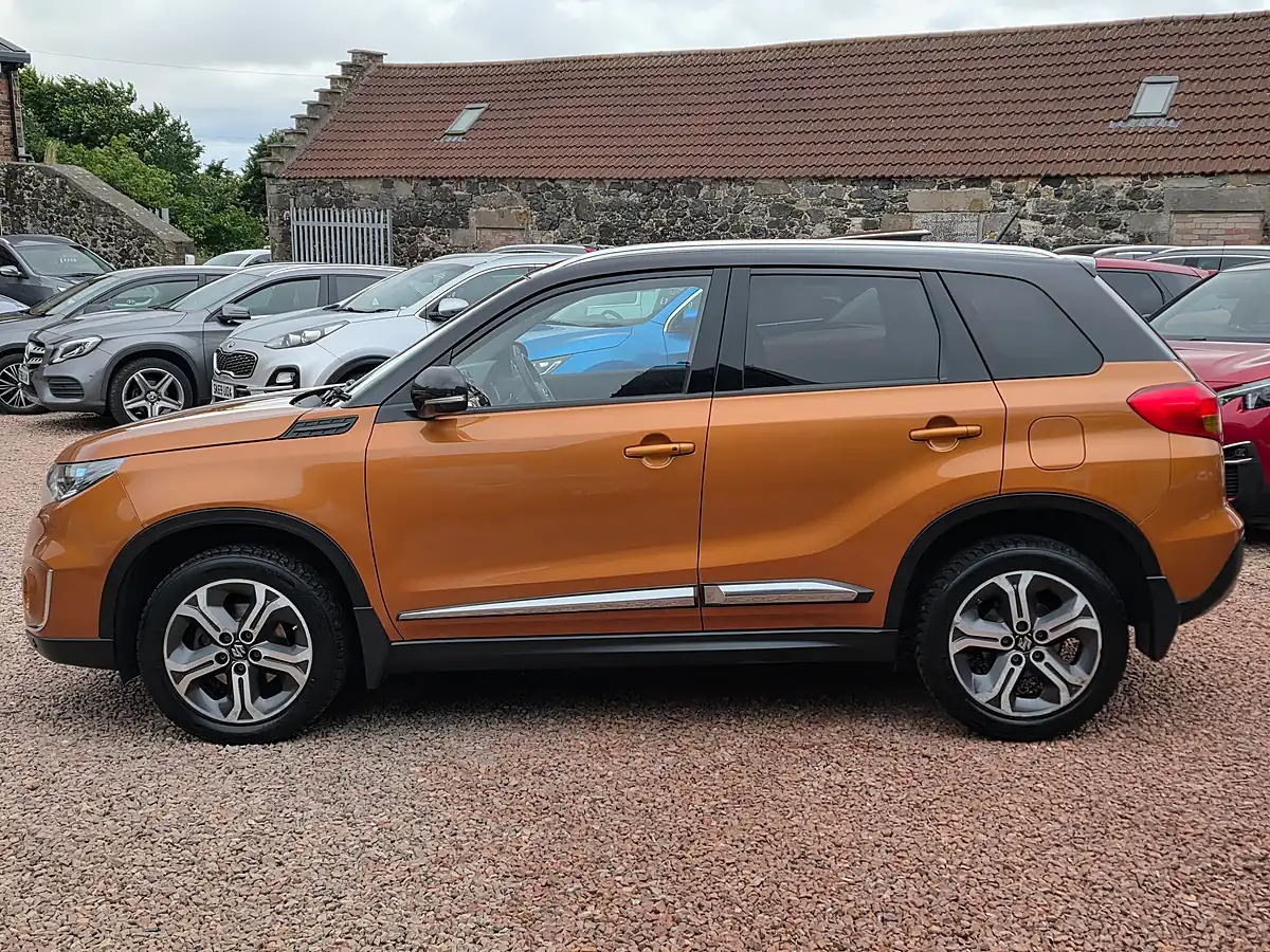 Used 2015 Suzuki Vitara SZ5 Horizon Orange Metallic - Interior and Exterior details 14
