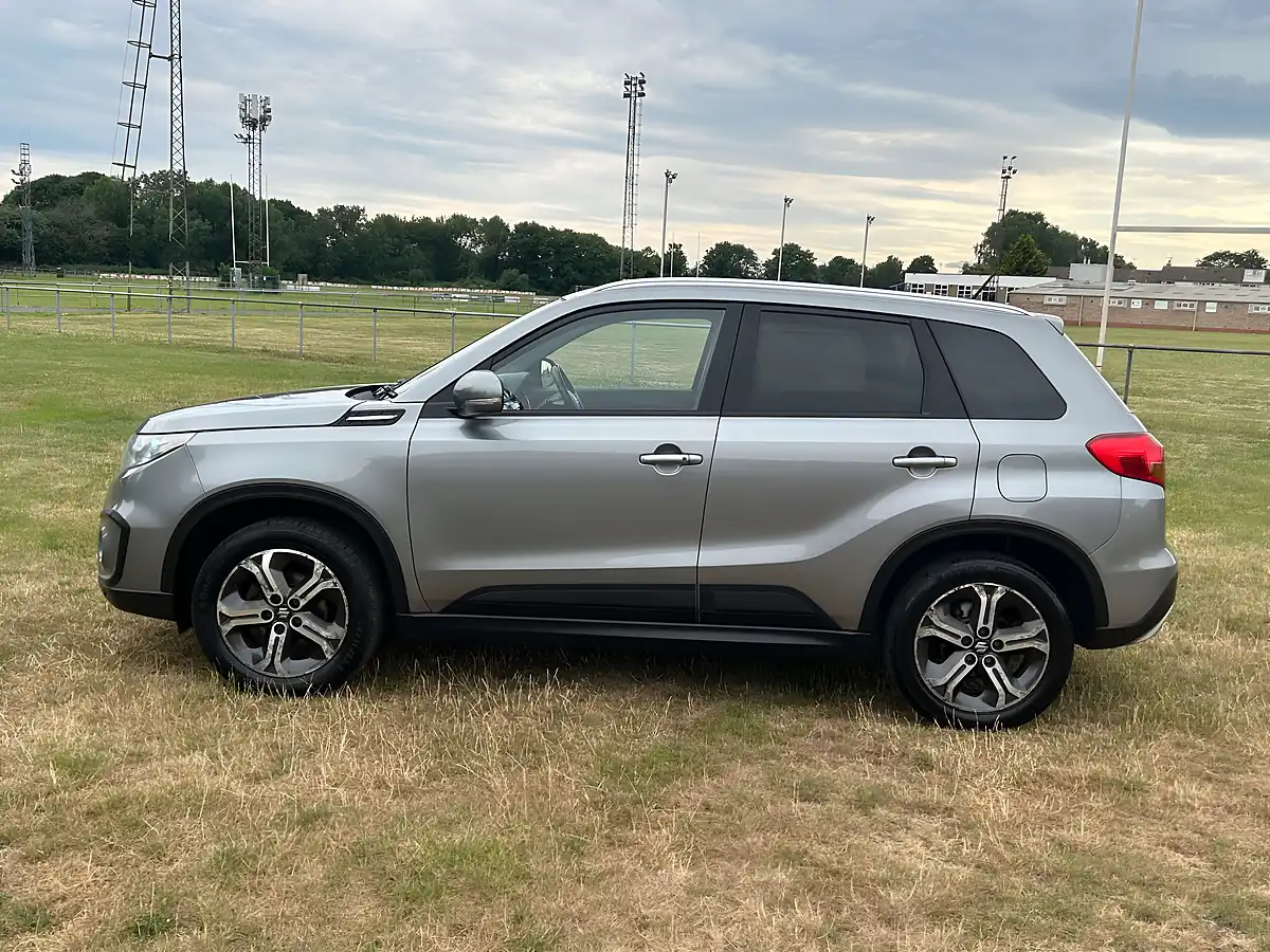 Used 2015 Suzuki Vitara SZ5 Rugged Allgrip Grey - Interior and Exterior details 8