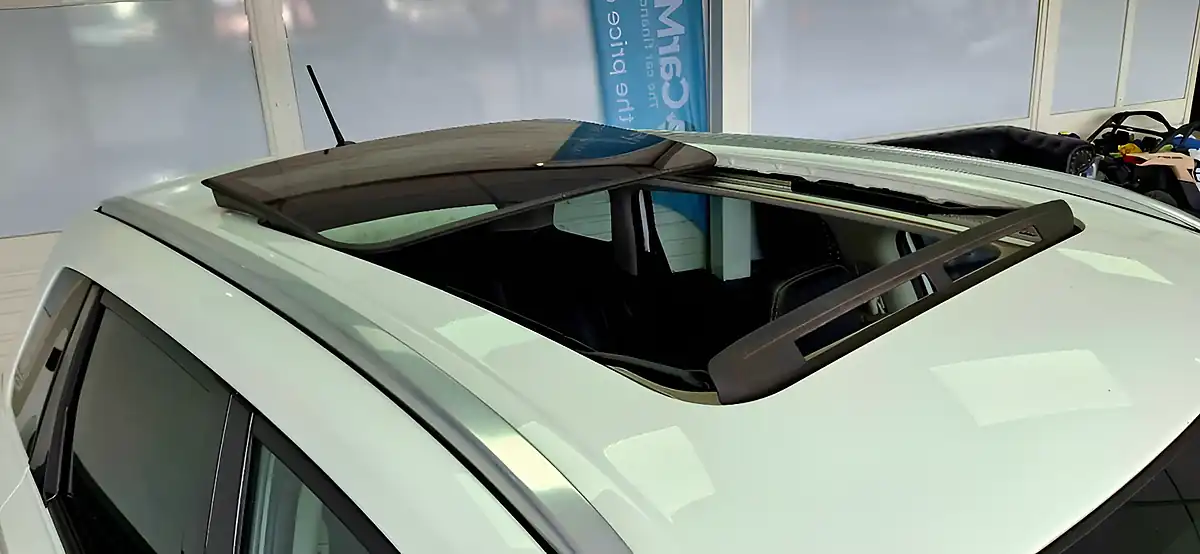 Used 2015 Suzuki Vitara SZ5 White - Interior and Exterior details 10