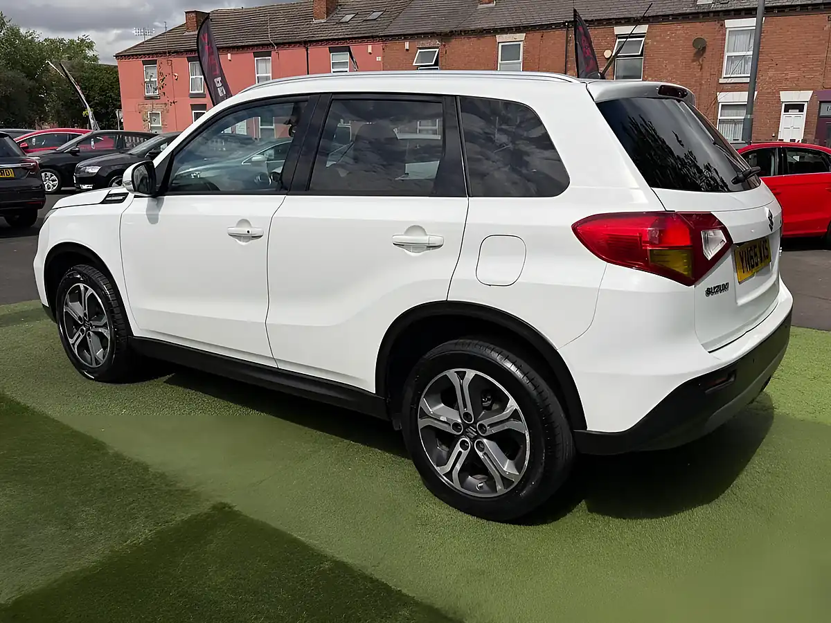 Used 2015 Suzuki Vitara SZ5 White - Interior and Exterior details 11
