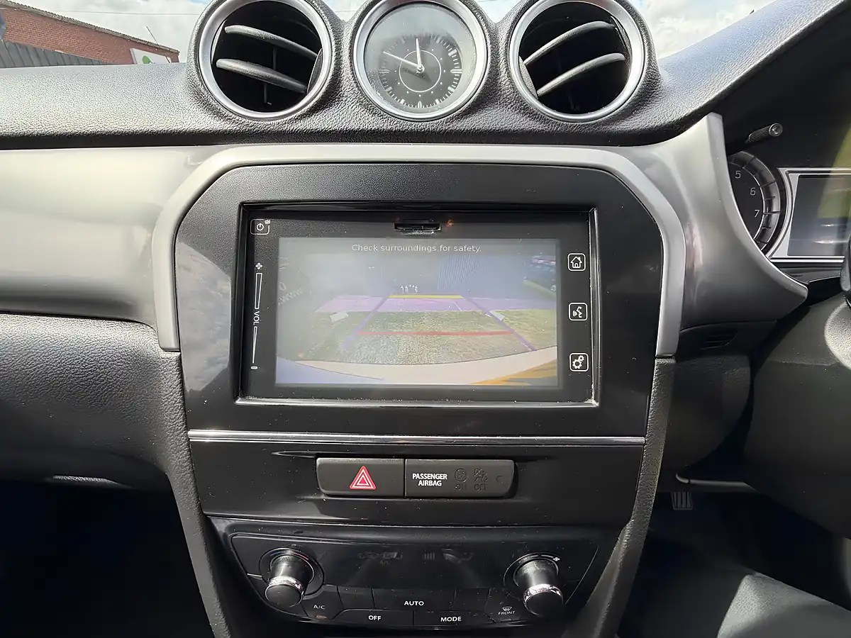 Used 2015 Suzuki Vitara SZ5 White - Interior and Exterior details 12