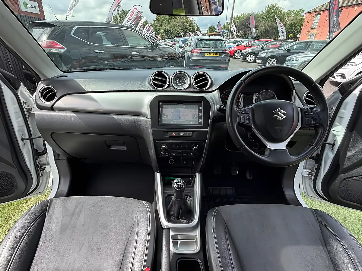 Used 2015 Suzuki Vitara SZ5 White - Interior and Exterior details 15