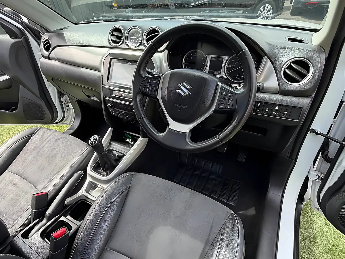Used 2015 Suzuki Vitara SZ5 White - Interior and Exterior details 3