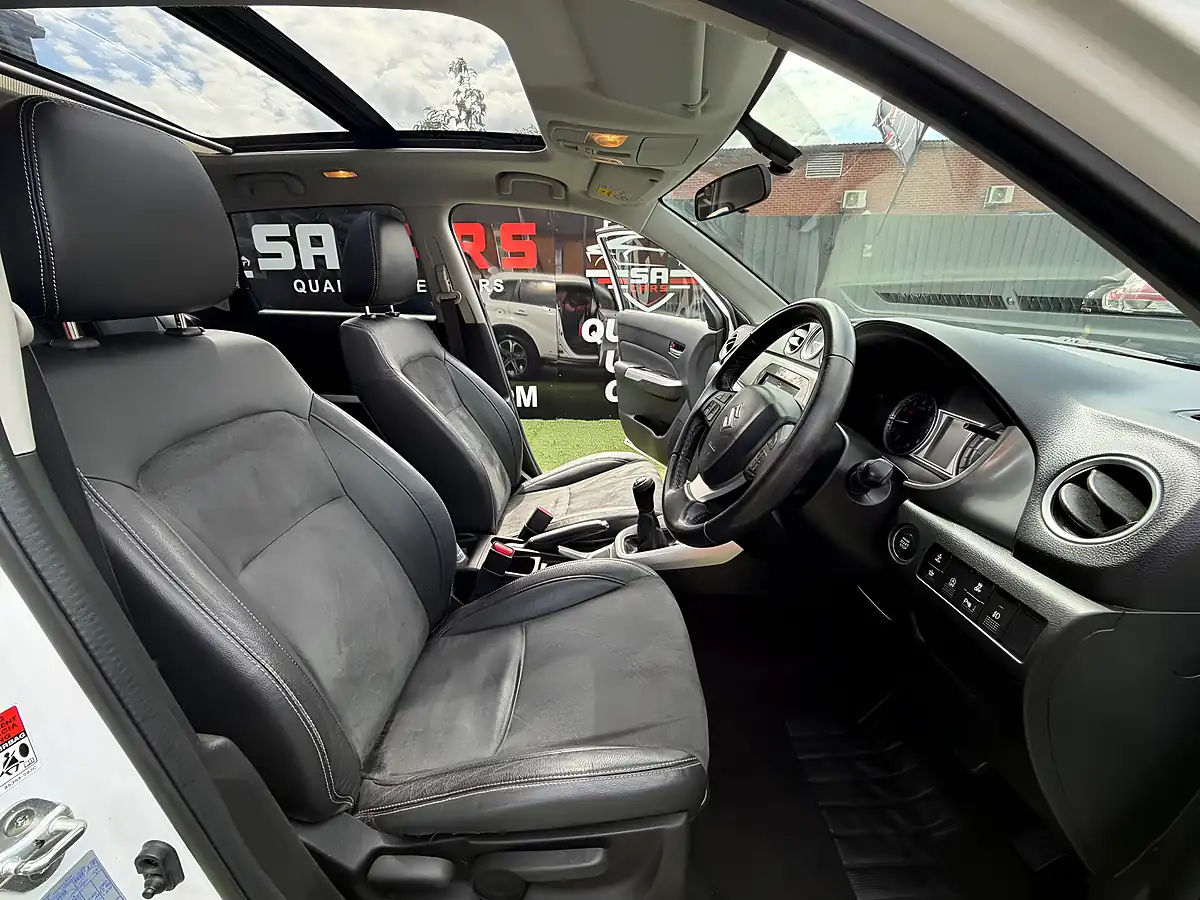 Used 2015 Suzuki Vitara SZ5 White - Interior and Exterior details 4