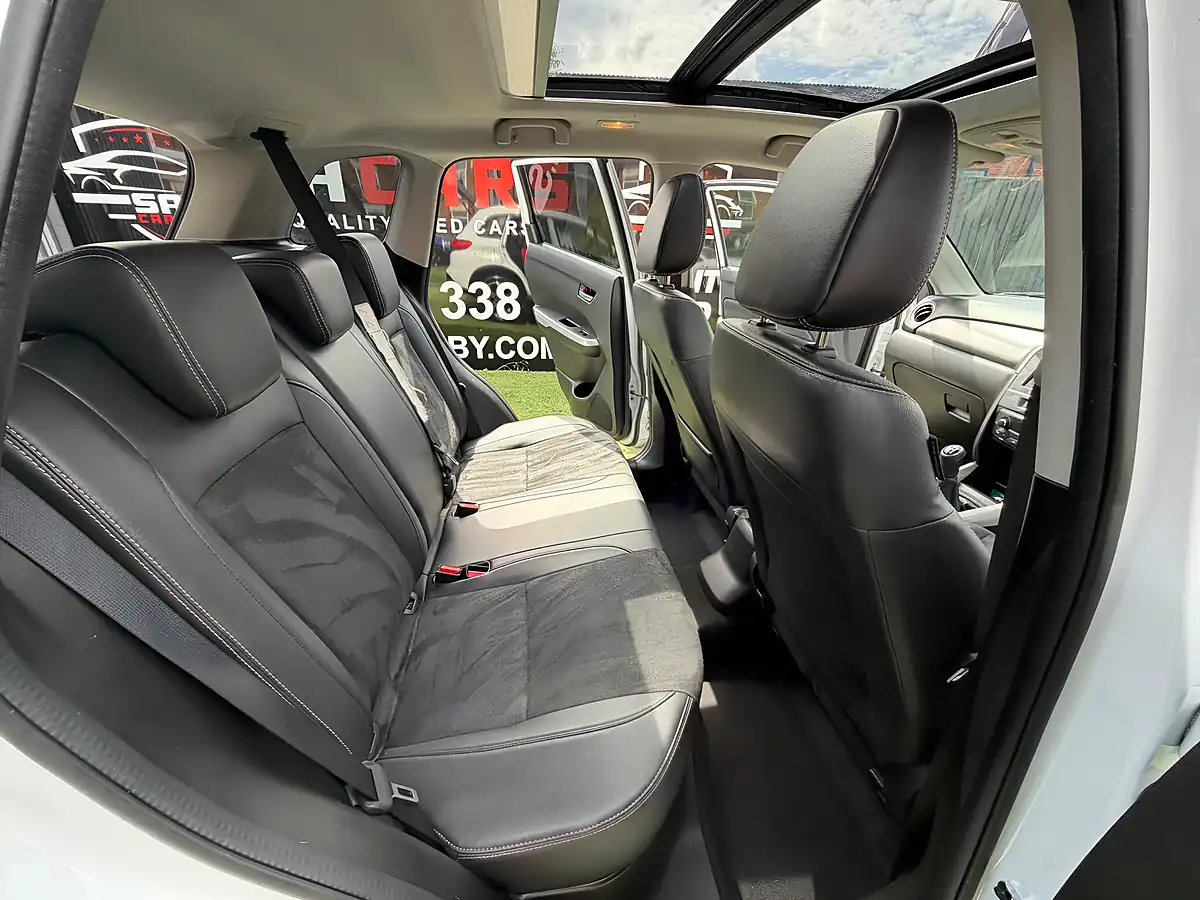 Used 2015 Suzuki Vitara SZ5 White - Interior and Exterior details 5