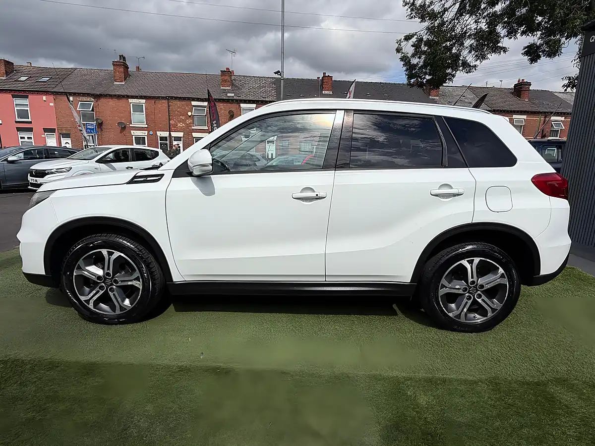 Used 2015 Suzuki Vitara SZ5 White - Interior and Exterior details 8