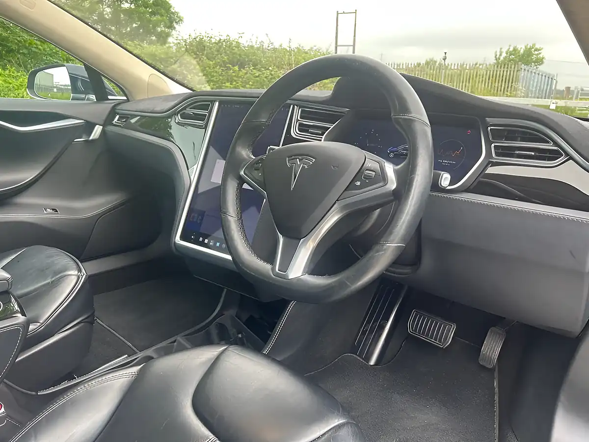 Used 2015 Tesla Model S Dual Motor Blue - Interior and Exterior details 15