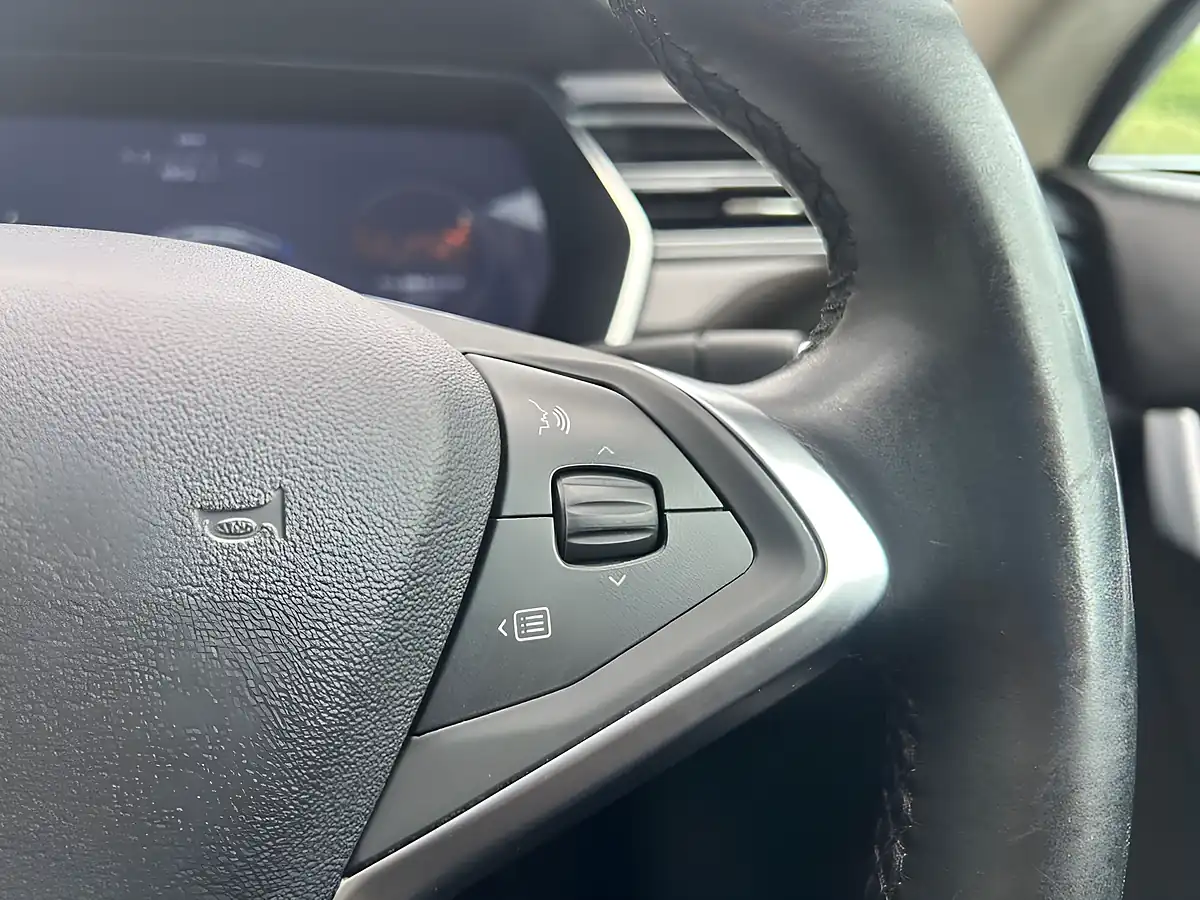Used 2015 Tesla Model S Dual Motor Blue - Interior and Exterior details 18