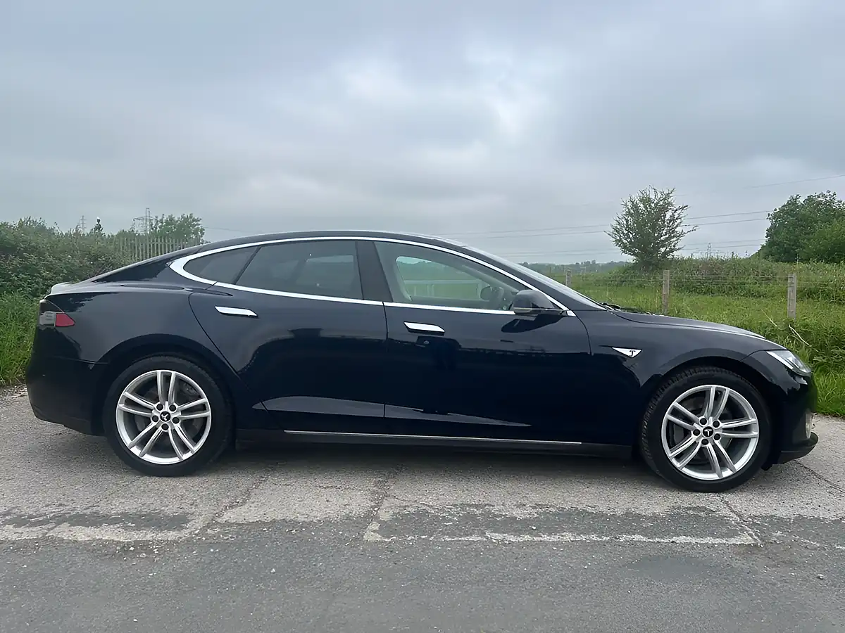 Used 2015 Tesla Model S Dual Motor Blue - Interior and Exterior details 2