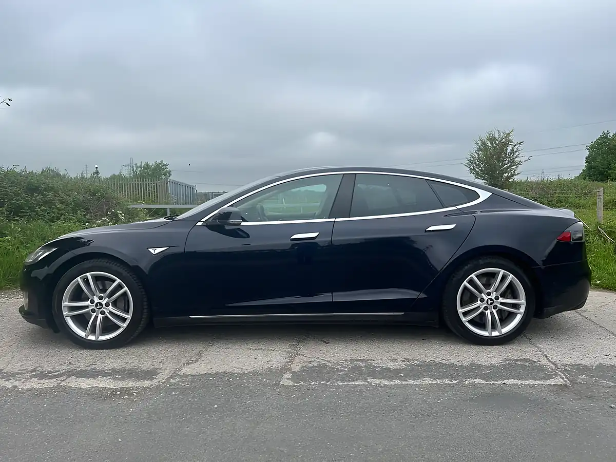 Used 2015 Tesla Model S Dual Motor Blue - Interior and Exterior details 5